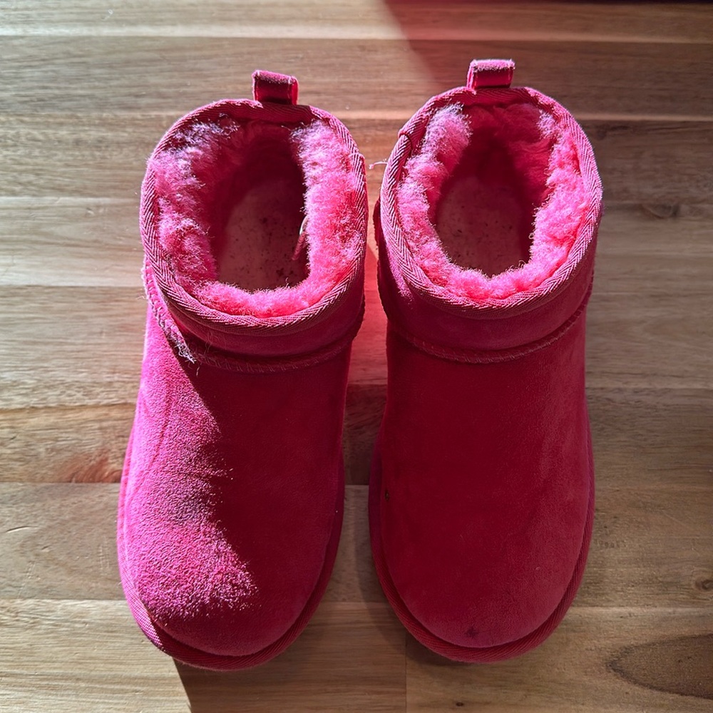 Girls ultra mini Uggs size 3